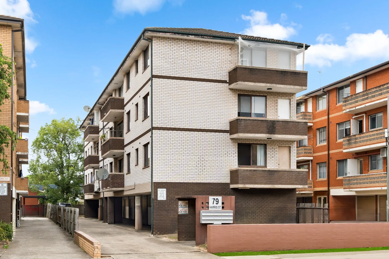 2/79 Harris Street (1/8)