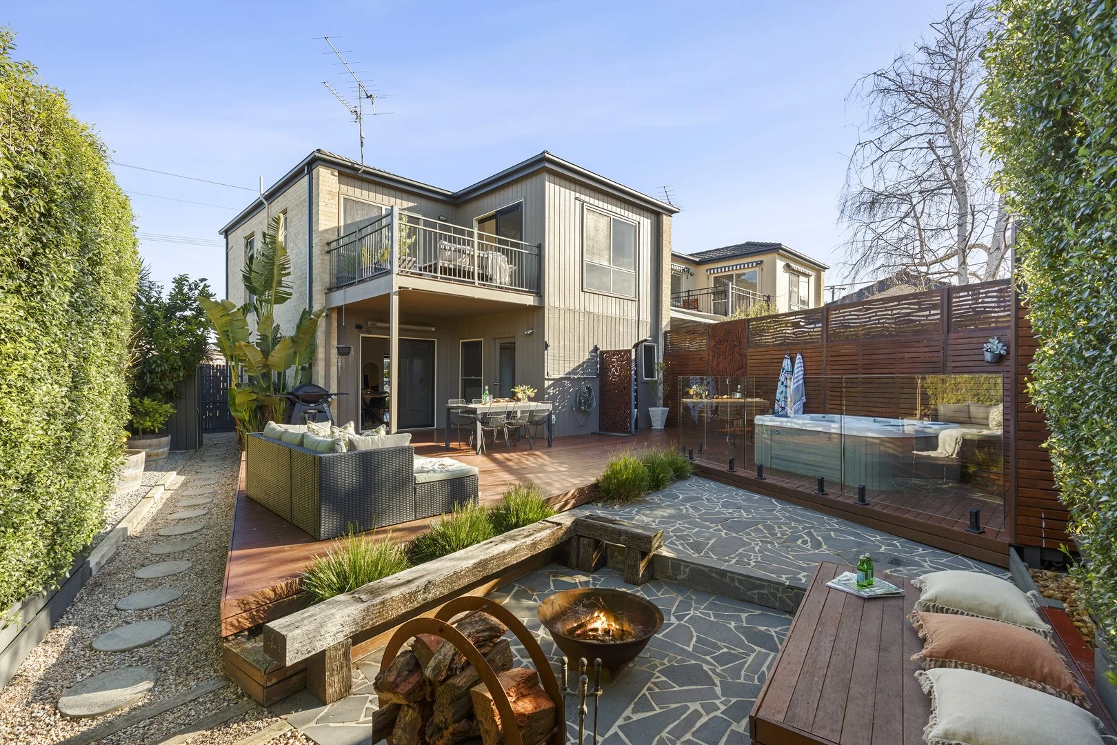 2/8 Delview Drive (1/1)