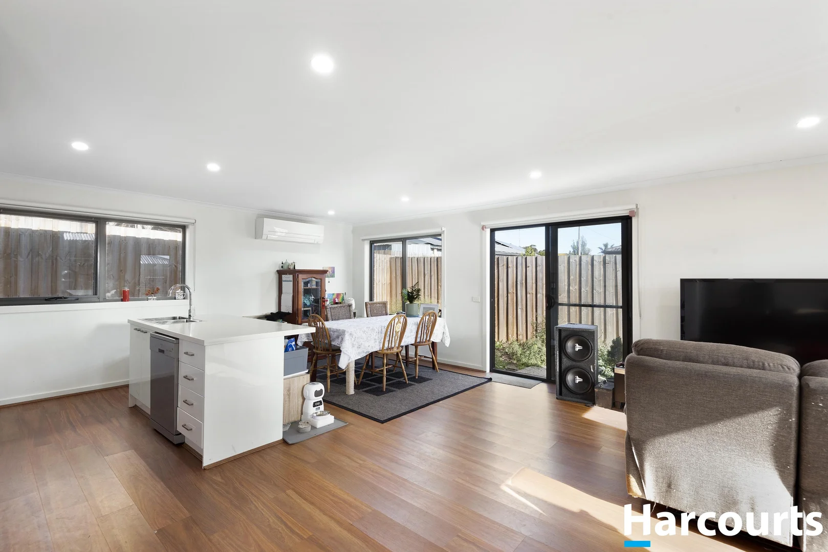 2/98 Beacon Point Road - Image 2