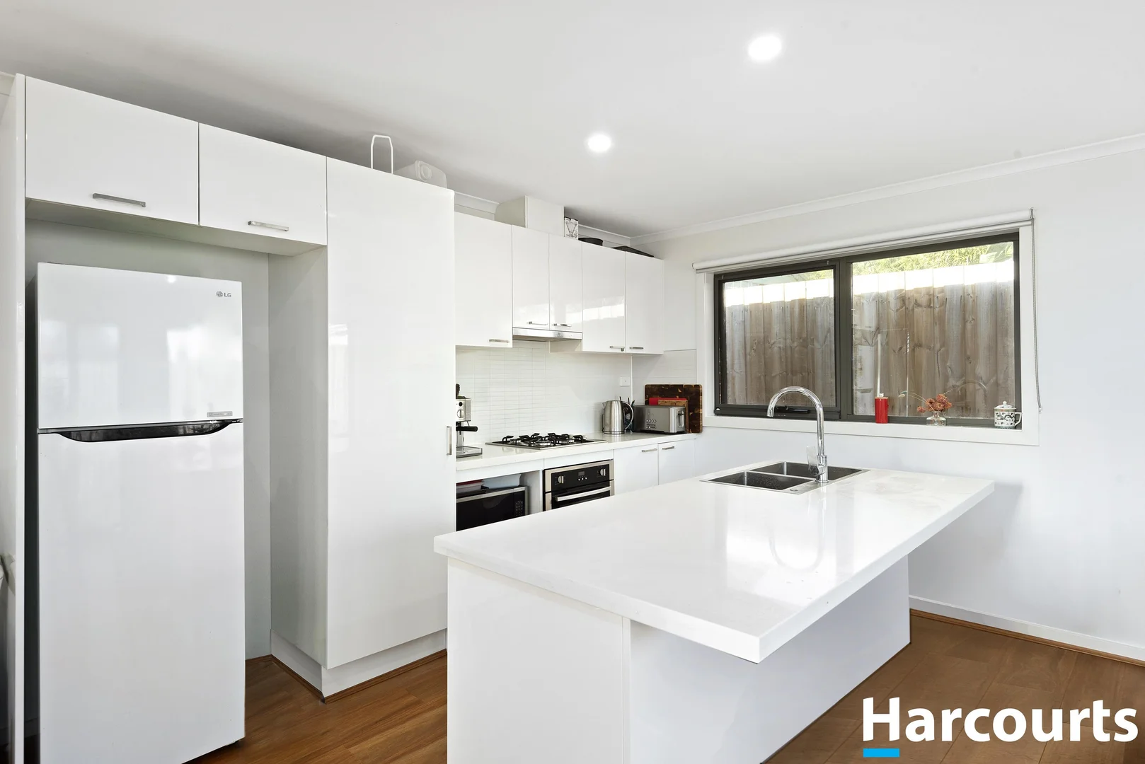 2/98 Beacon Point Road - Image 3