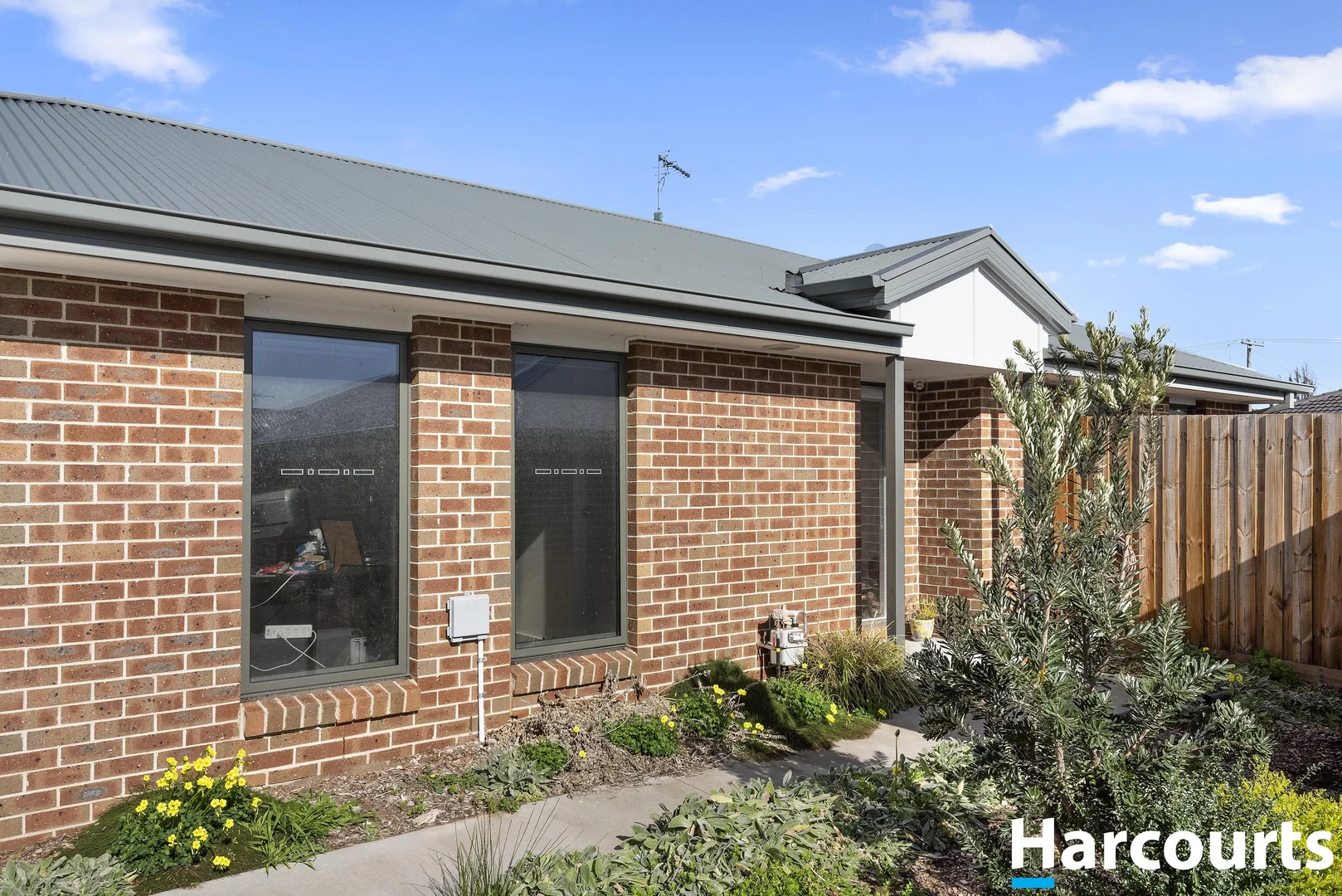 2/98 Beacon Point Road - Image 1