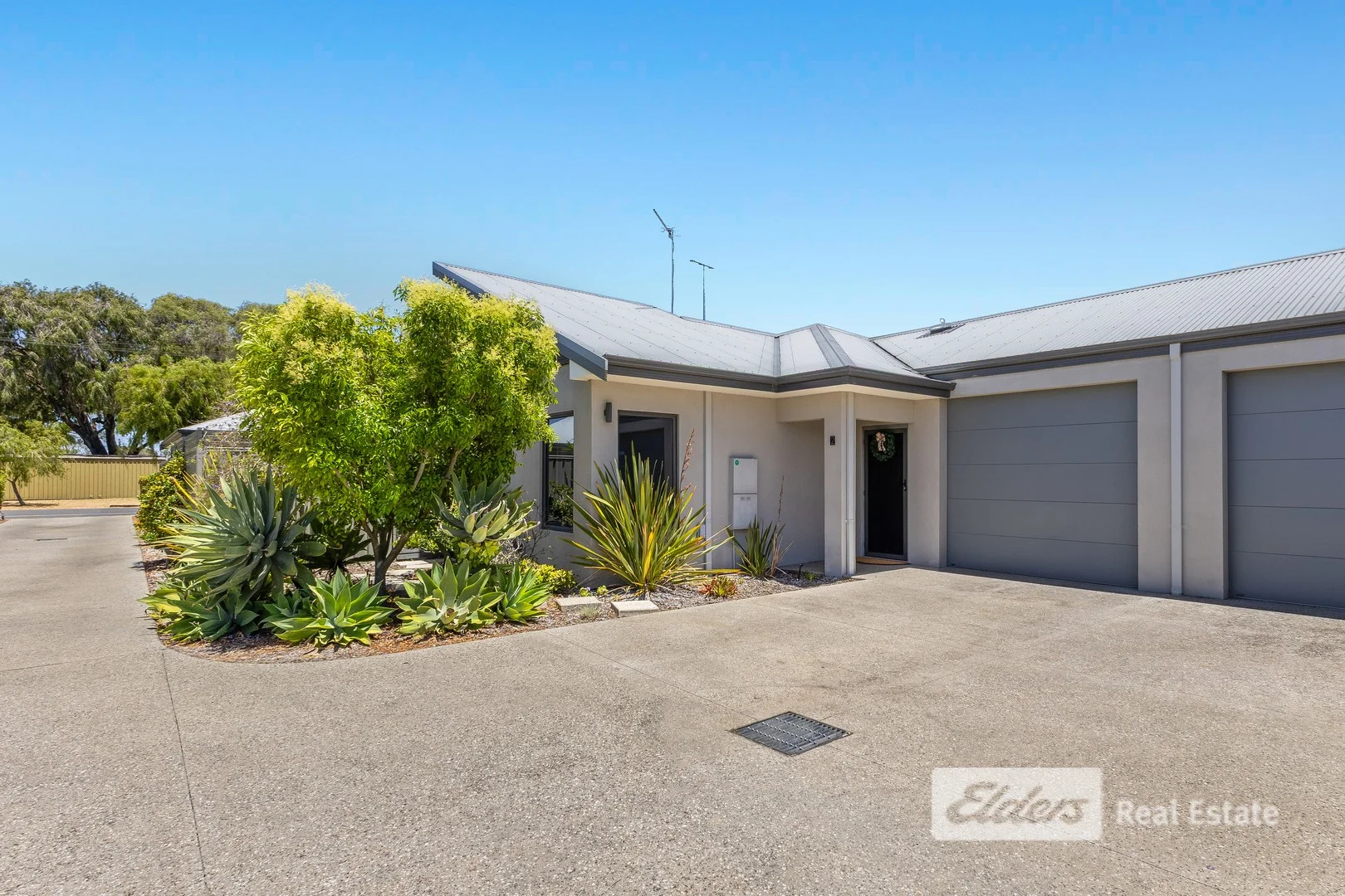 2/99 Adelaide Street