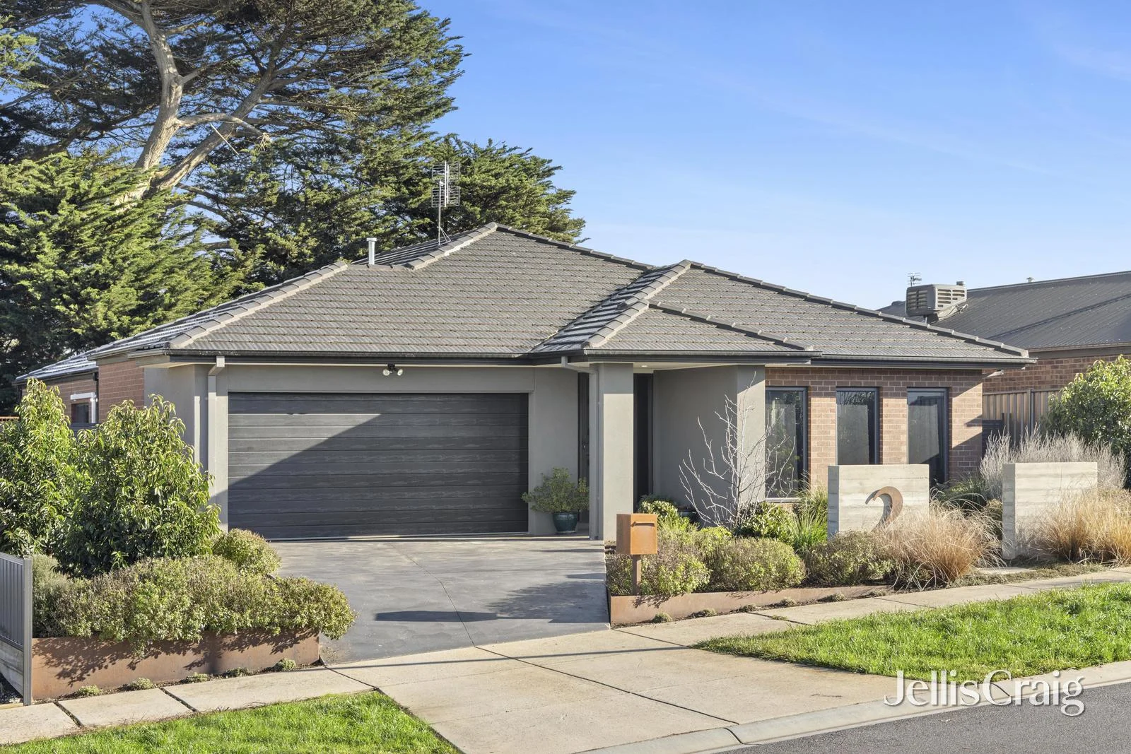 2 Armstrong Court (1/18)