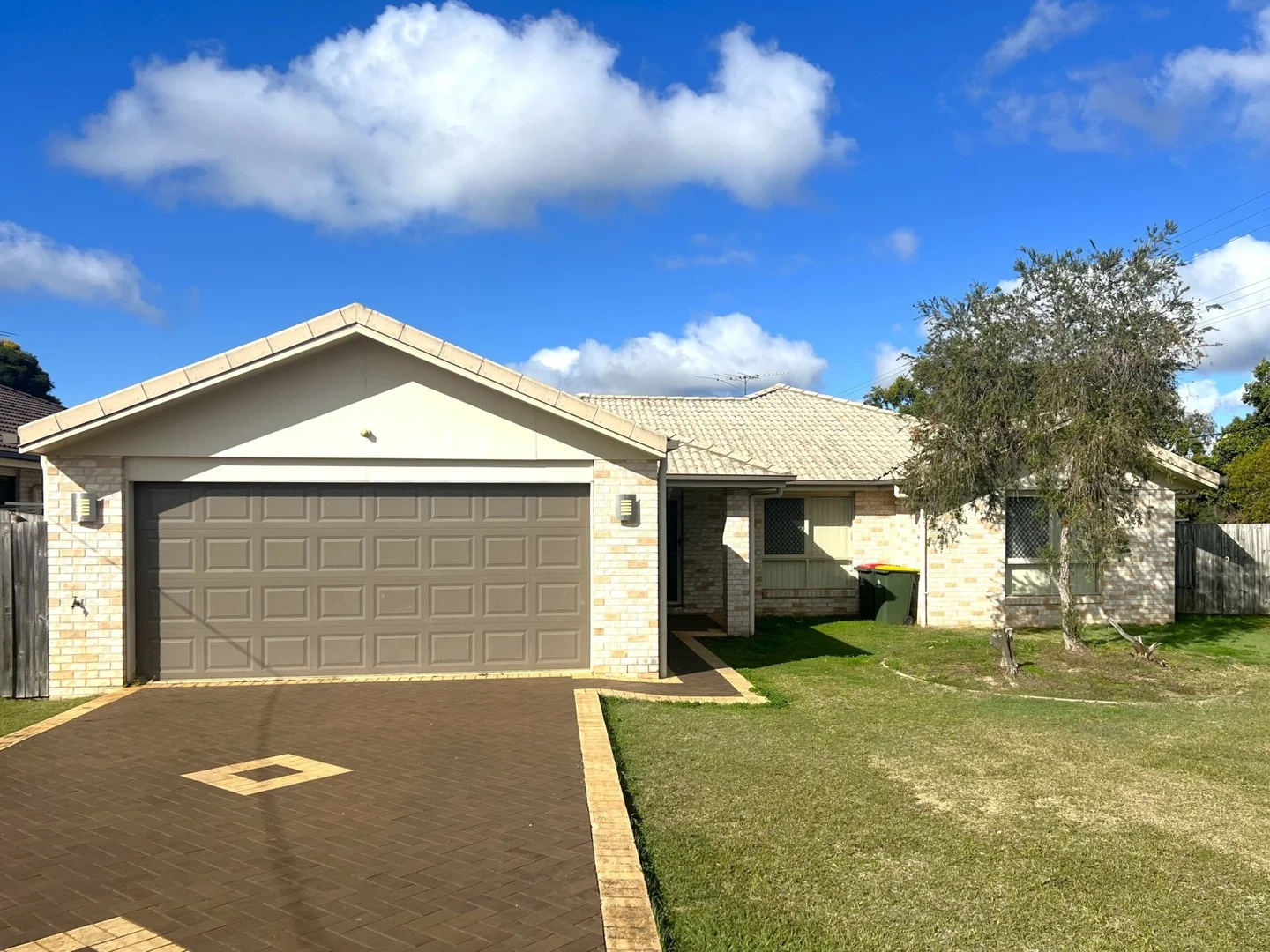 2 Clark Close (1/11)