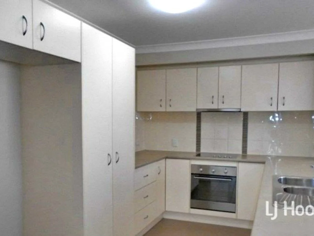 2 Clark Close - Image 2