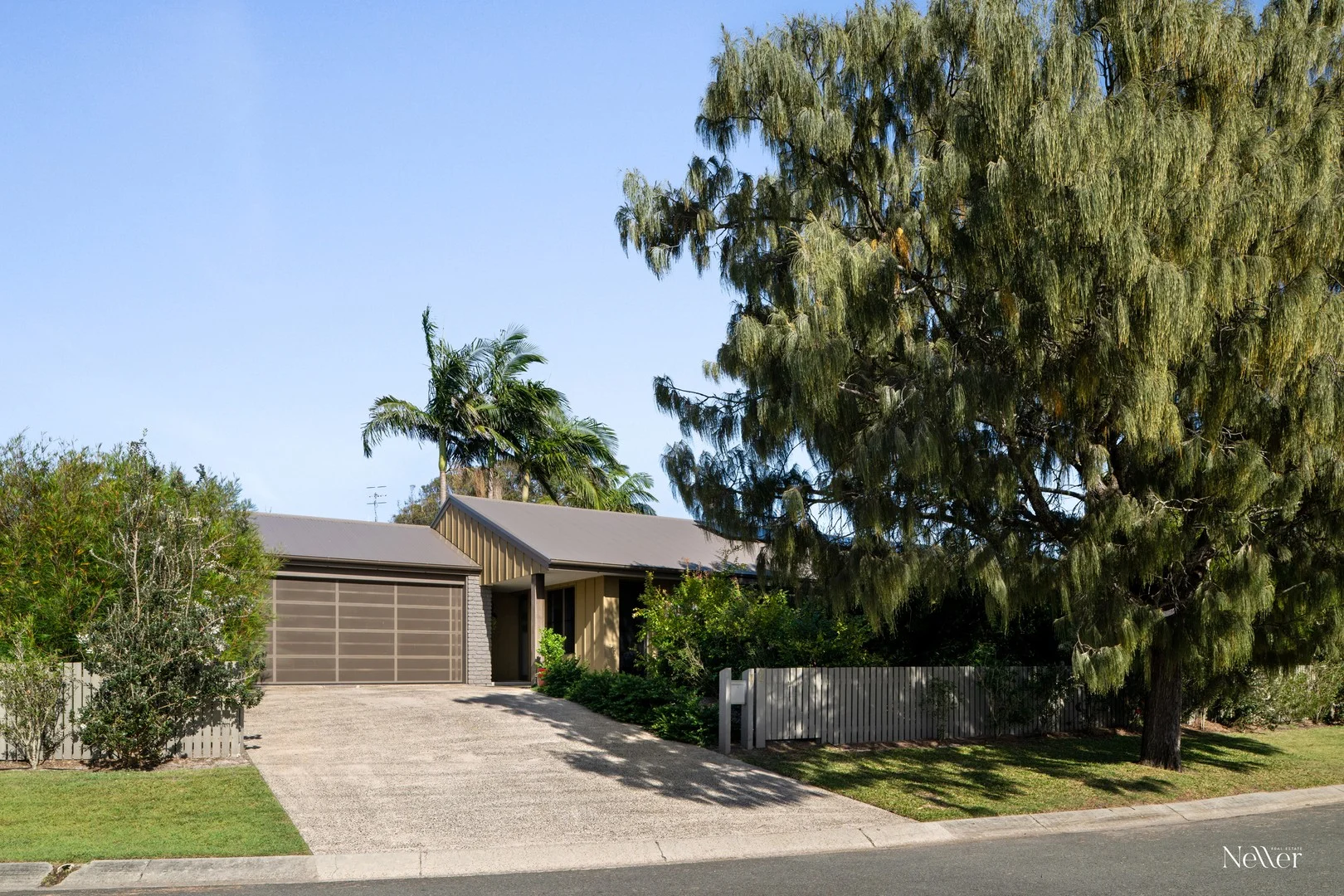 2 Commodore Court (1/22)