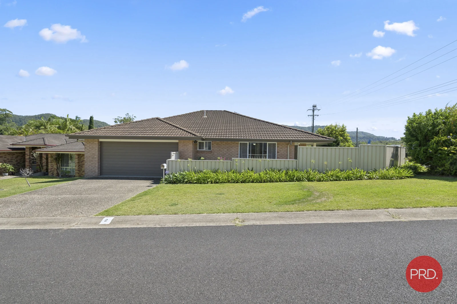 2 Cottonwood Crescent (1/18)