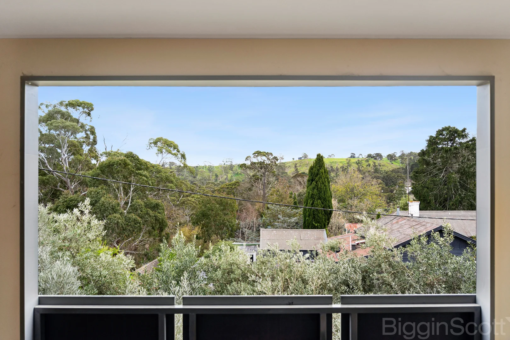 2 Crippa Close - Image 2