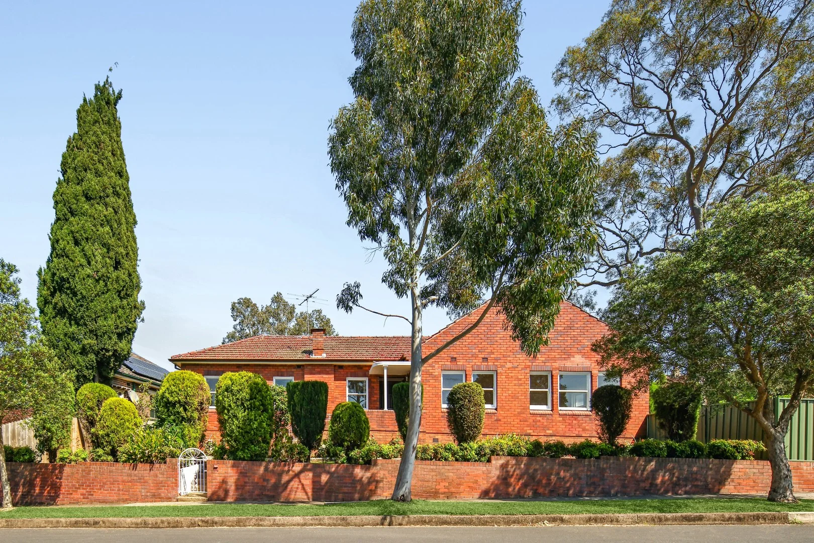 2 Dixson Avenue (1/14)