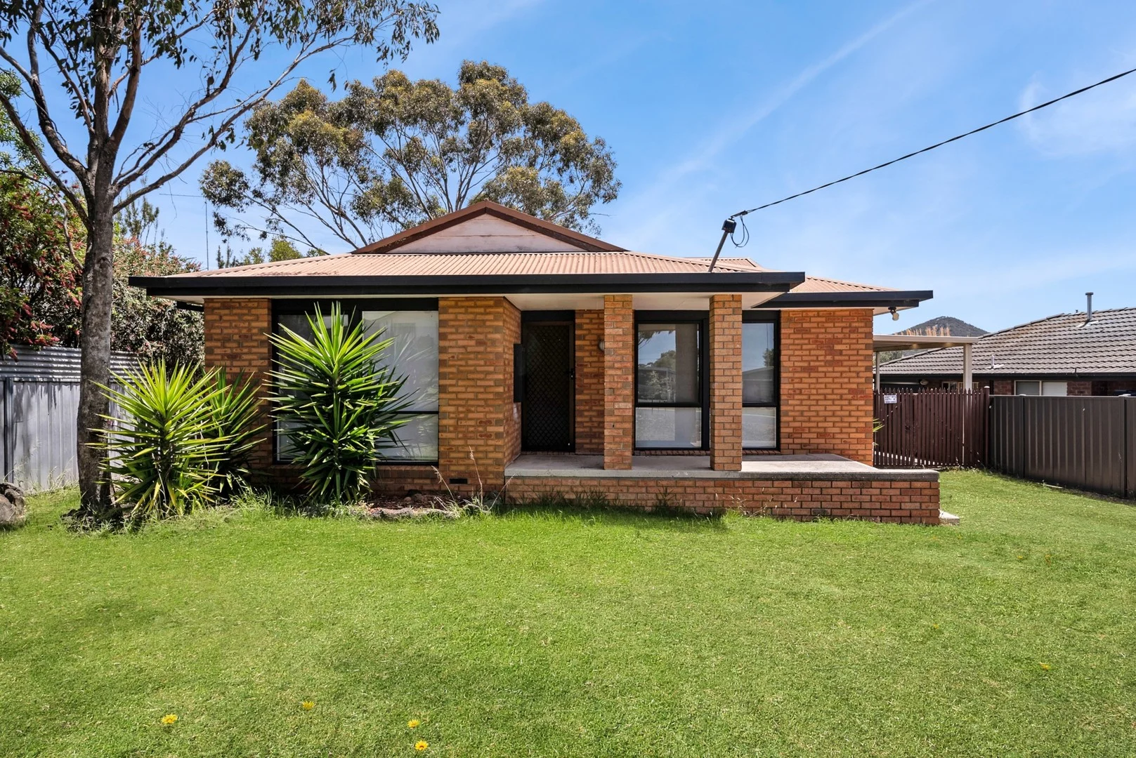 2 Donaldson Drive (1/10)