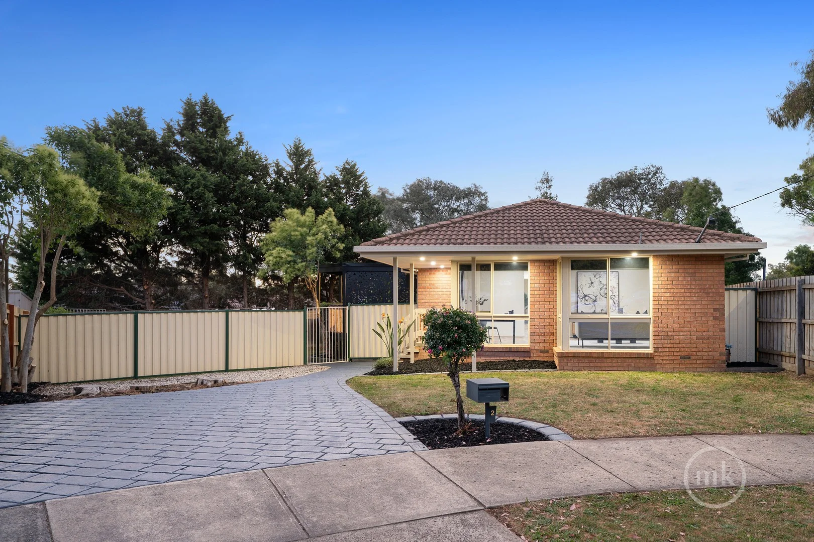 2 Ferraro Close (1/11)