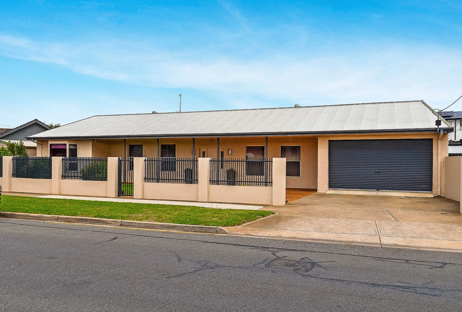 2 Frogmore Road (1/1)
