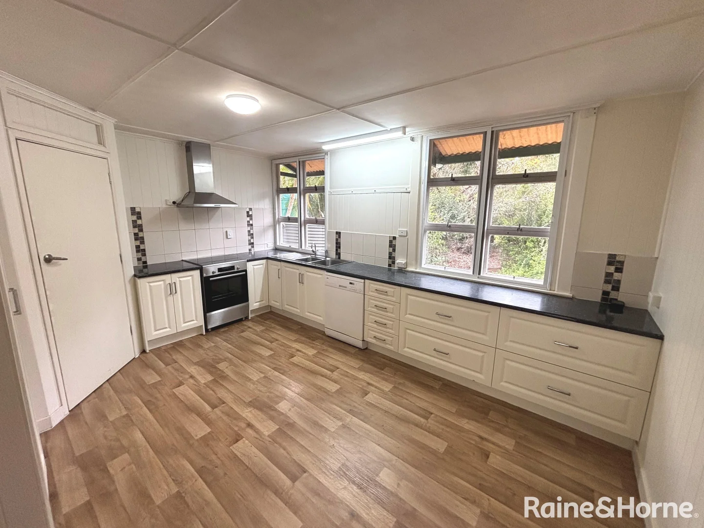 2 Hansen Crt - Image 4