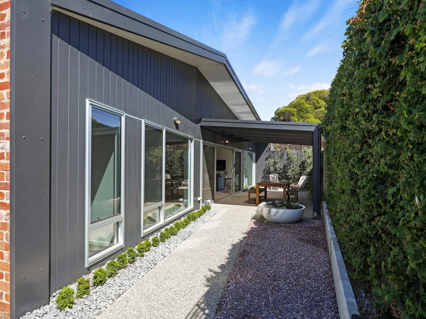 2 Holbrook Street (1/23)