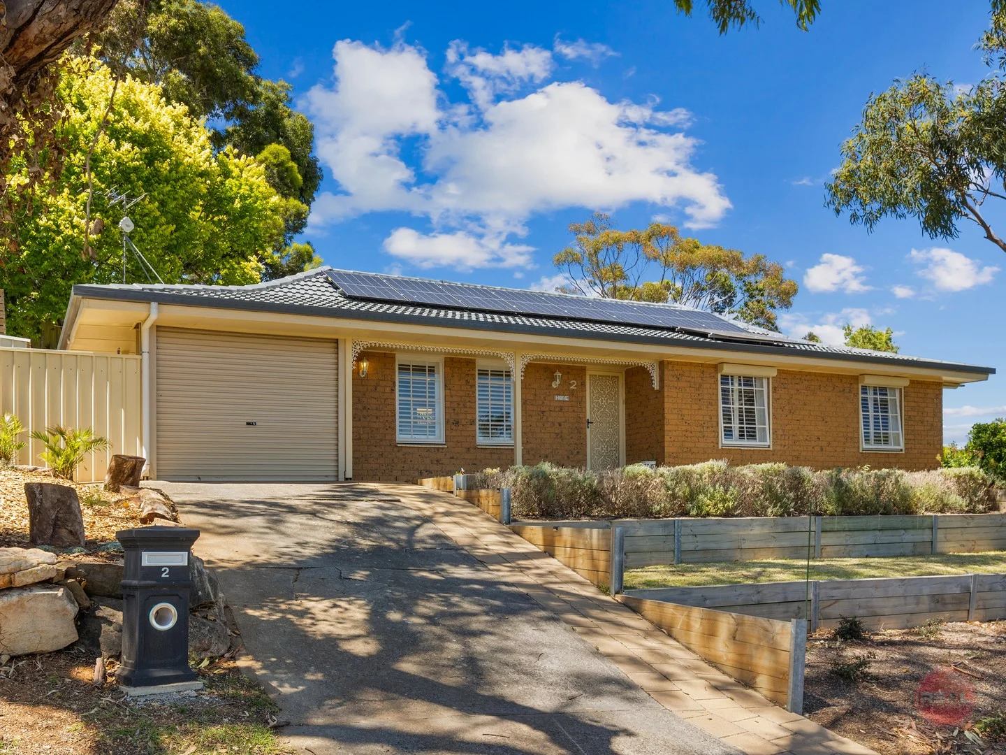 2 Jerilderie Drive (1/20)