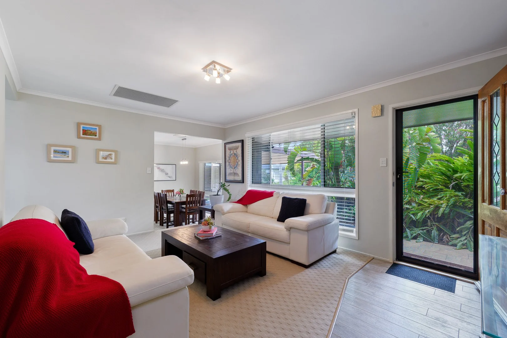 2 Kaniva Street (1/18)