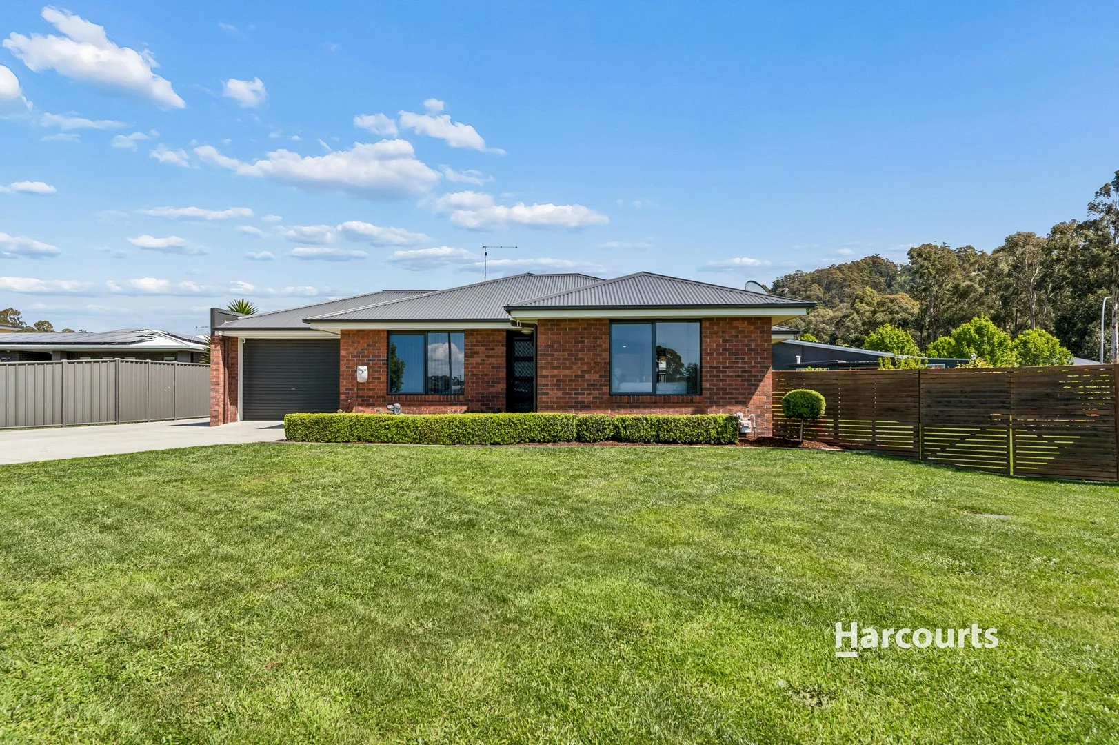 2 McArthur Drive (1/20)