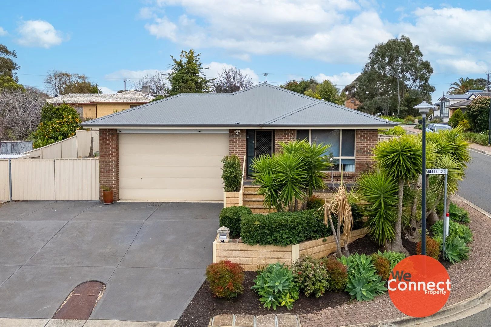 2 Narelle Court (1/27)