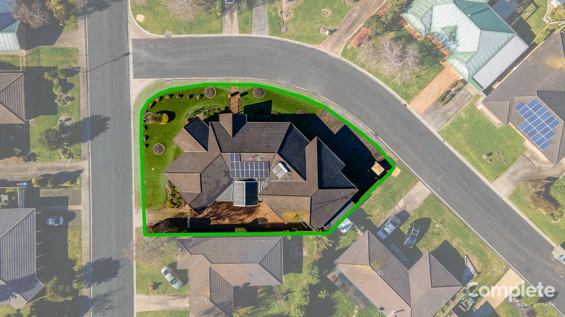 2 PINECREST COURT (1/35)