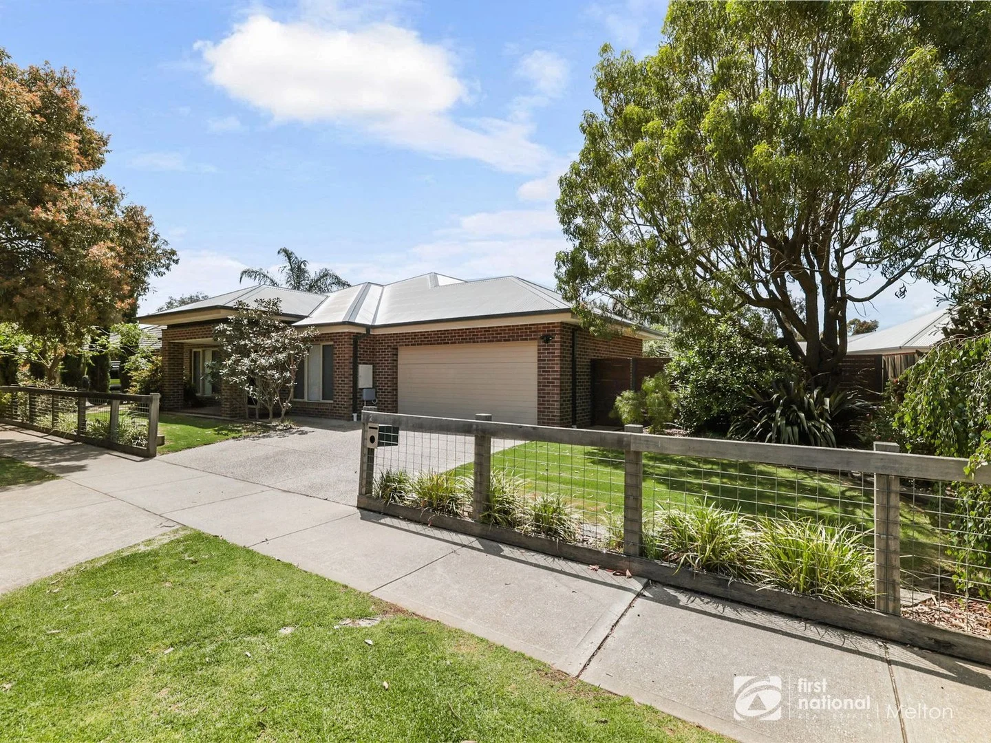 2 Ravenswood Avenue (1/26)
