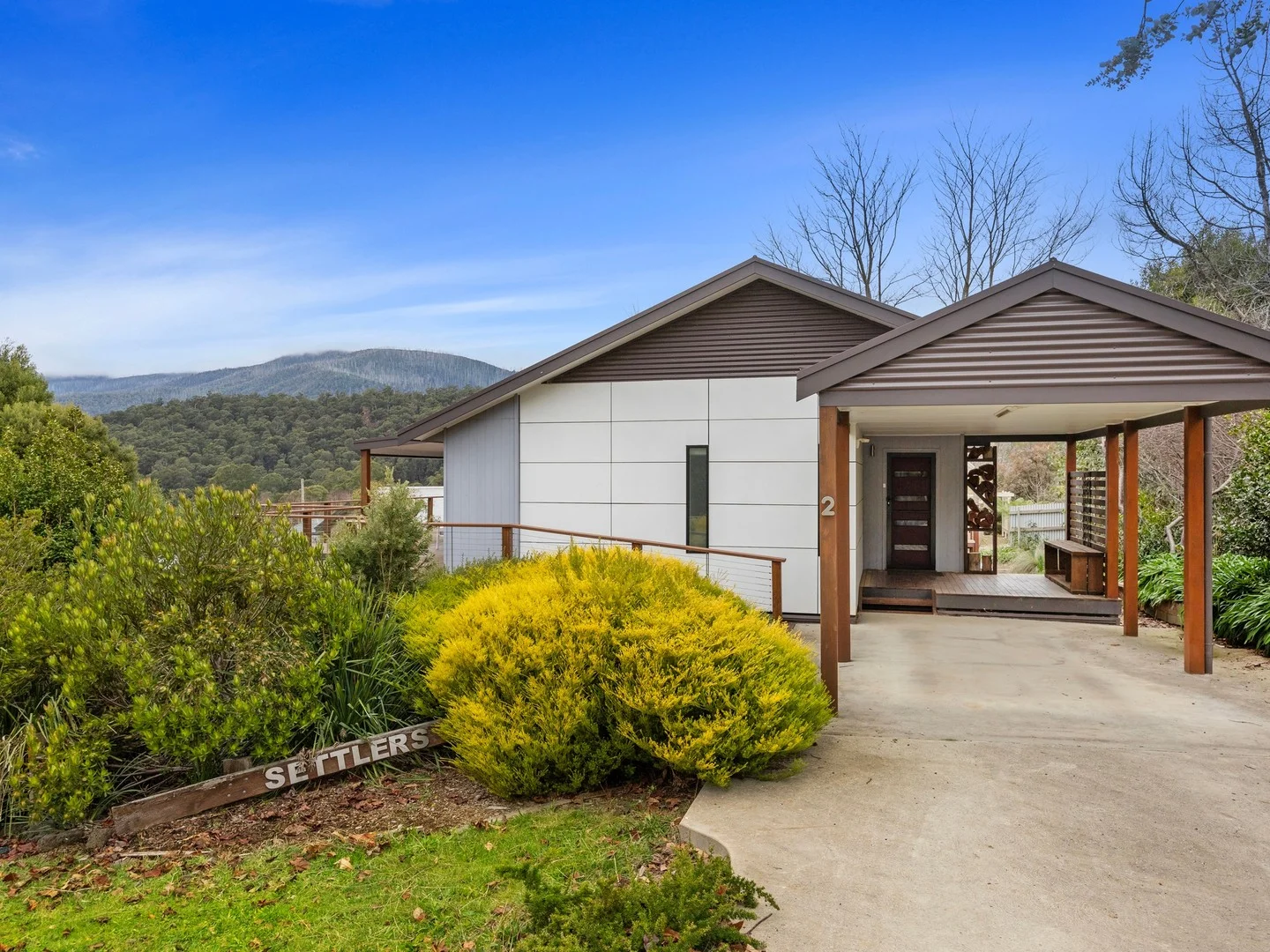 2 Settlers Way (1/12)