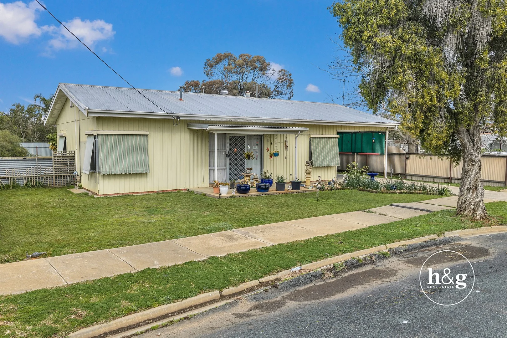 2 Underwood Grove (1/3)