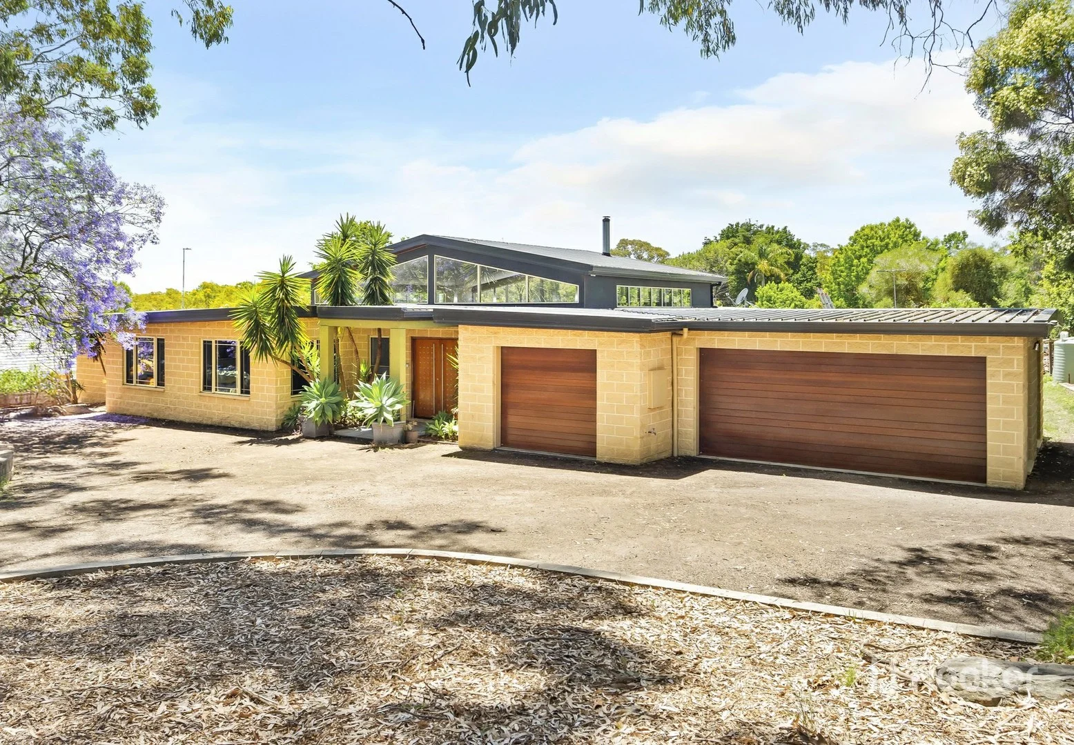 20-22 Douglas Park Drive (1/23)