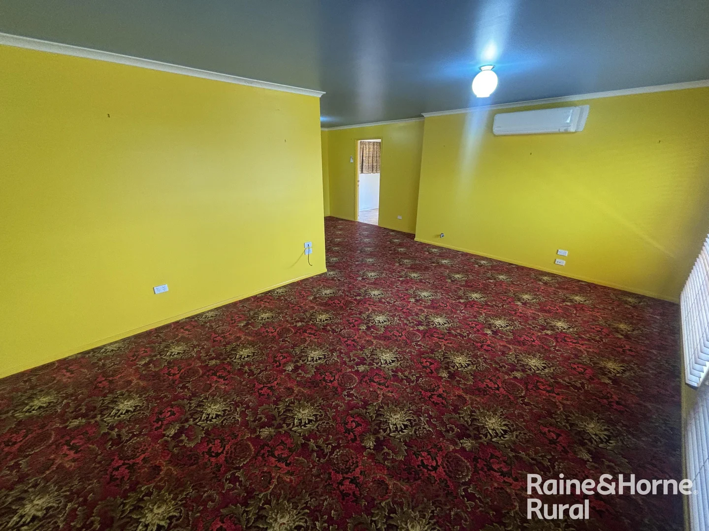 20 Burns Crescent - Image 3