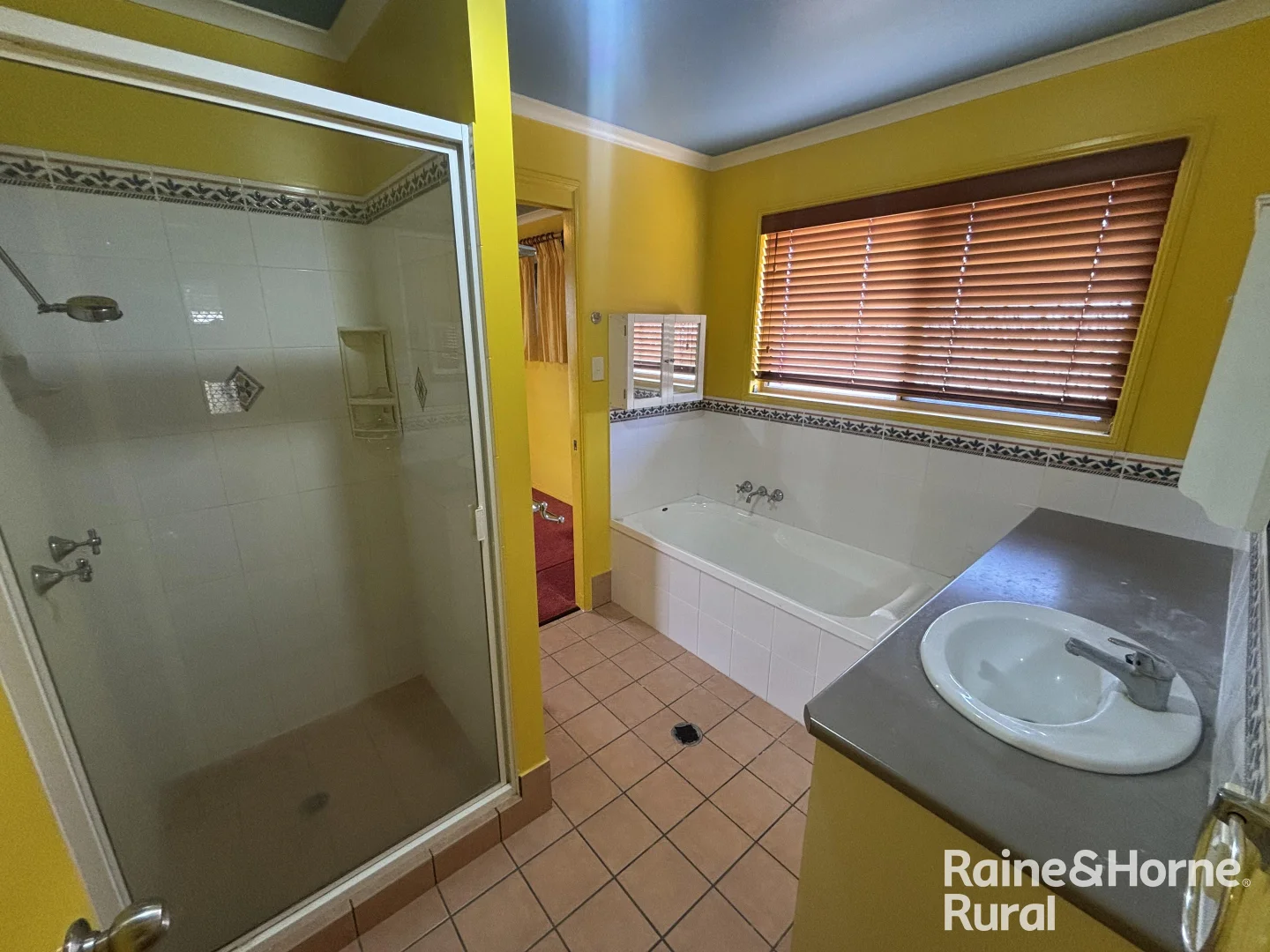 20 Burns Crescent - Image 4