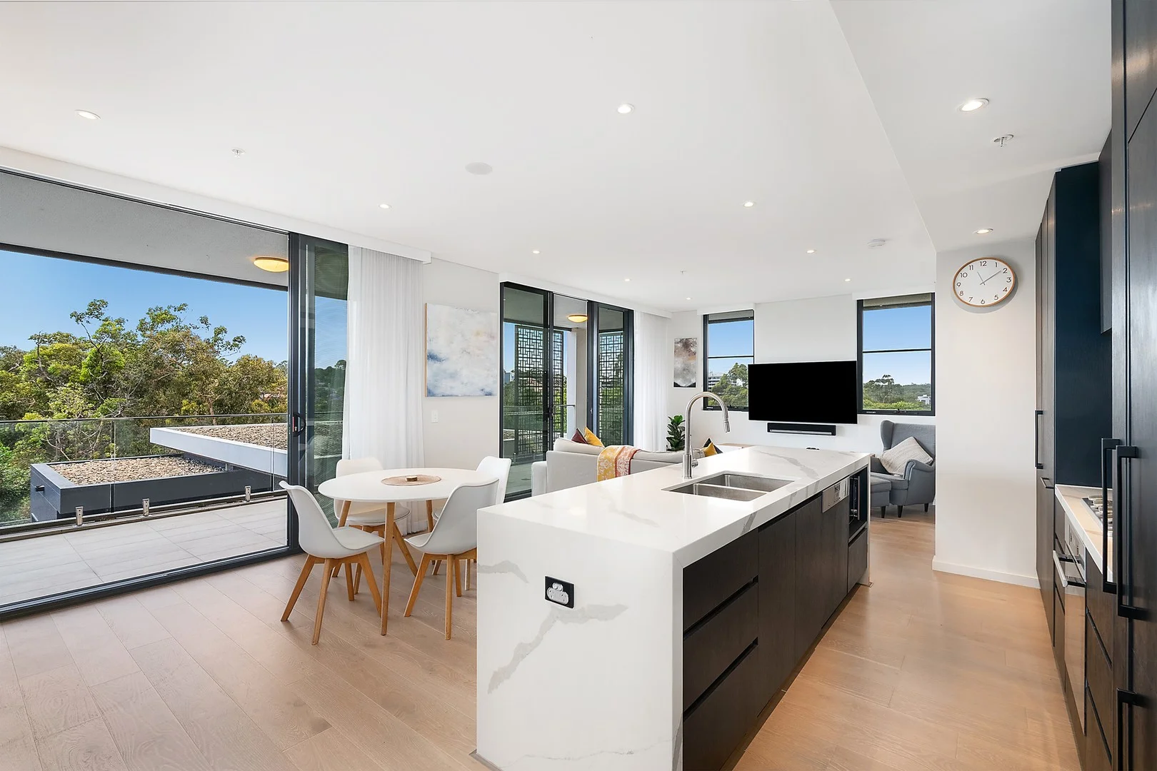 202/15 Willandra Street (1/14)