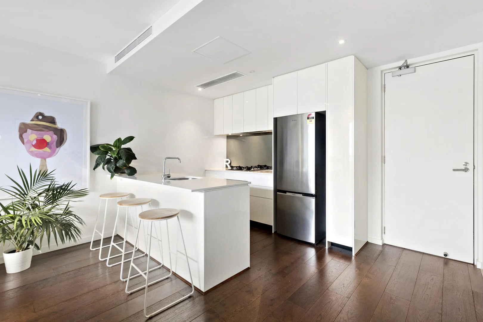 202/32 Bosisto Street (1/8)