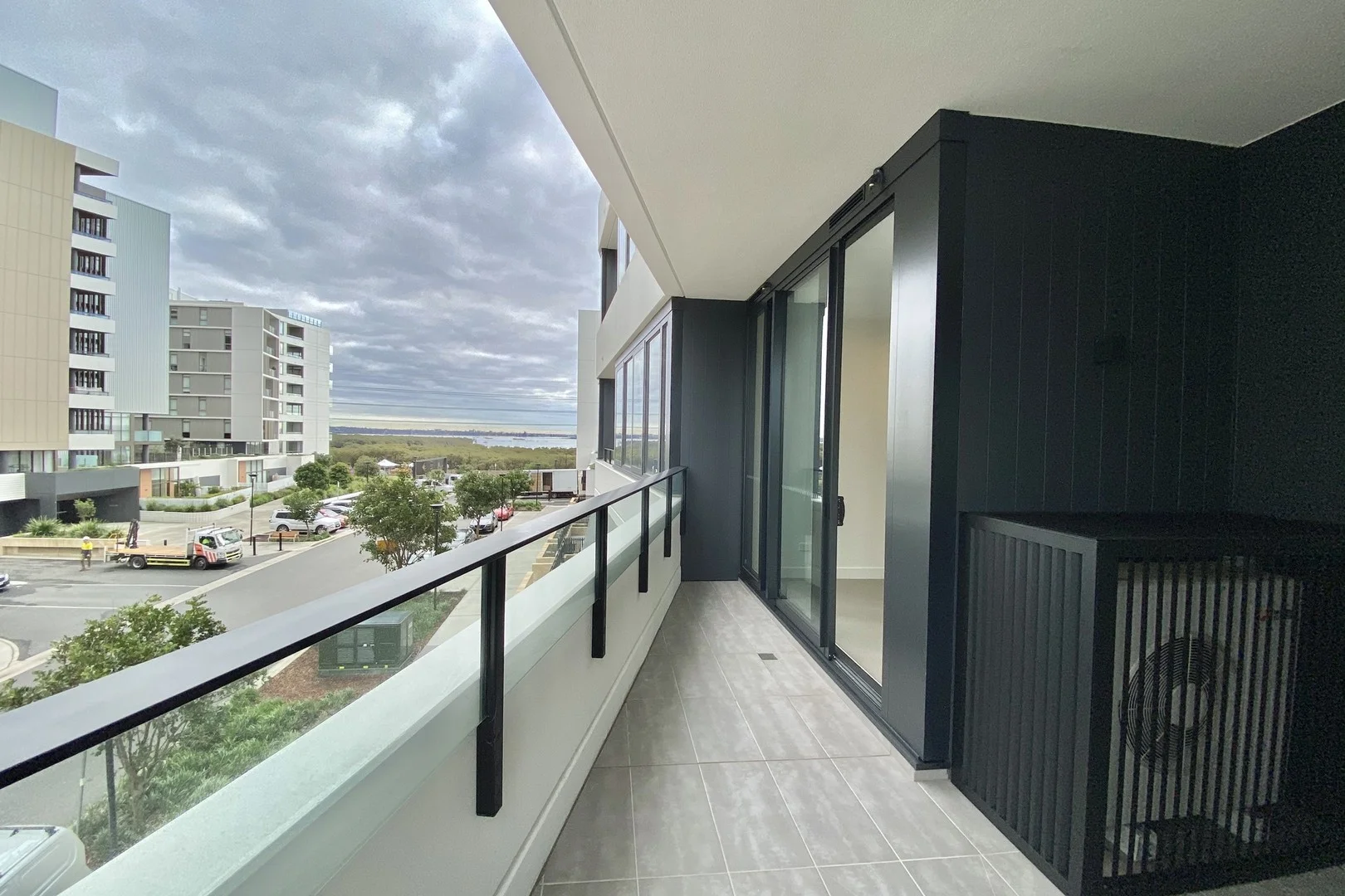 202/4 Foreshore Boulevard (1/21)