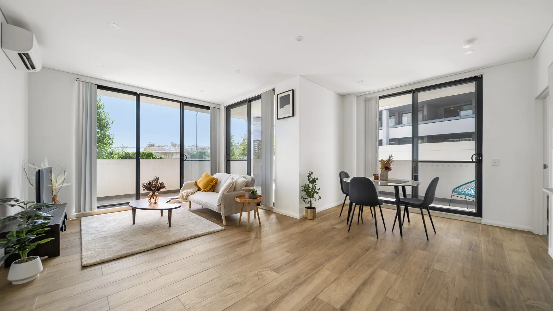 203/4 Herman Crescent (1/9)