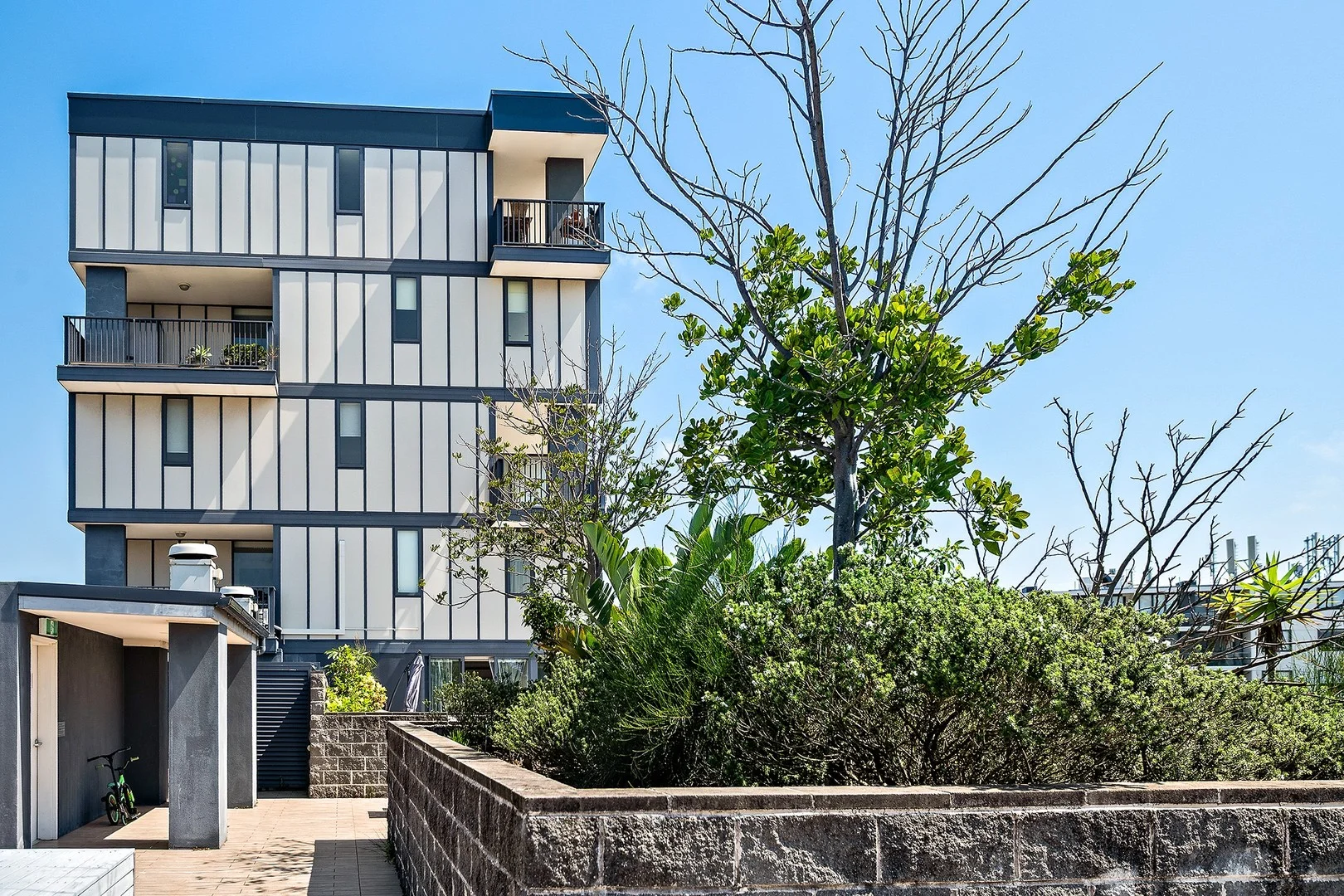 204/822 Pittwater Road (1/10)