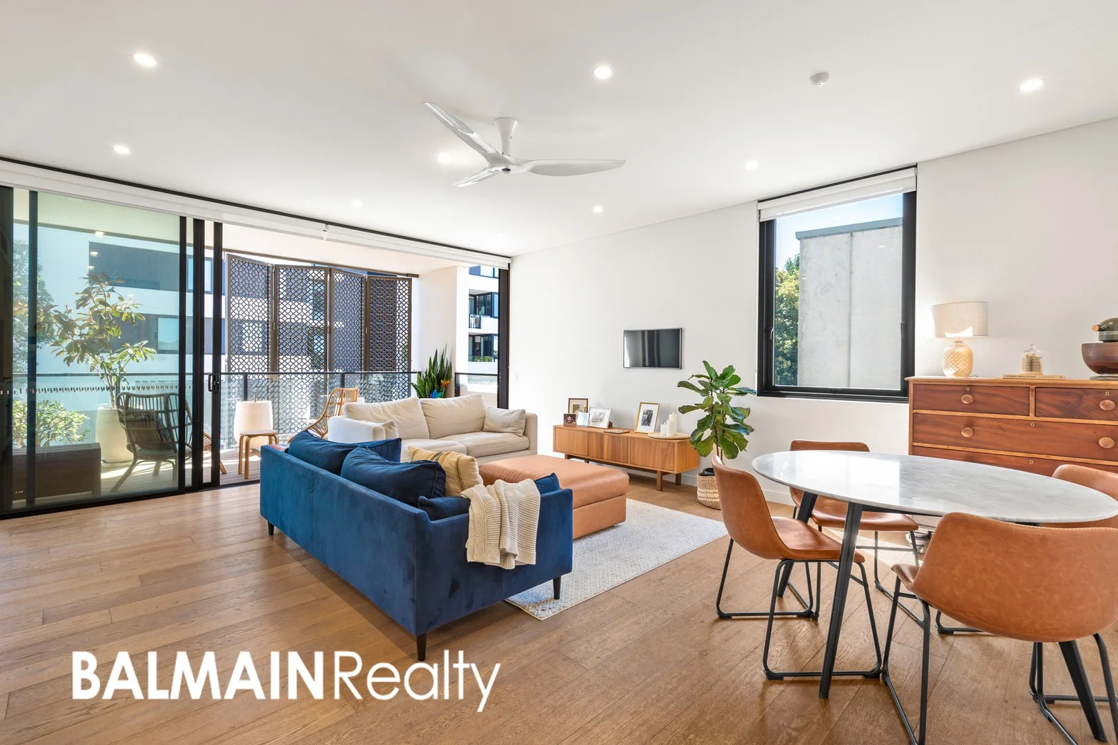 205/2 Nagurra Place (1/30)
