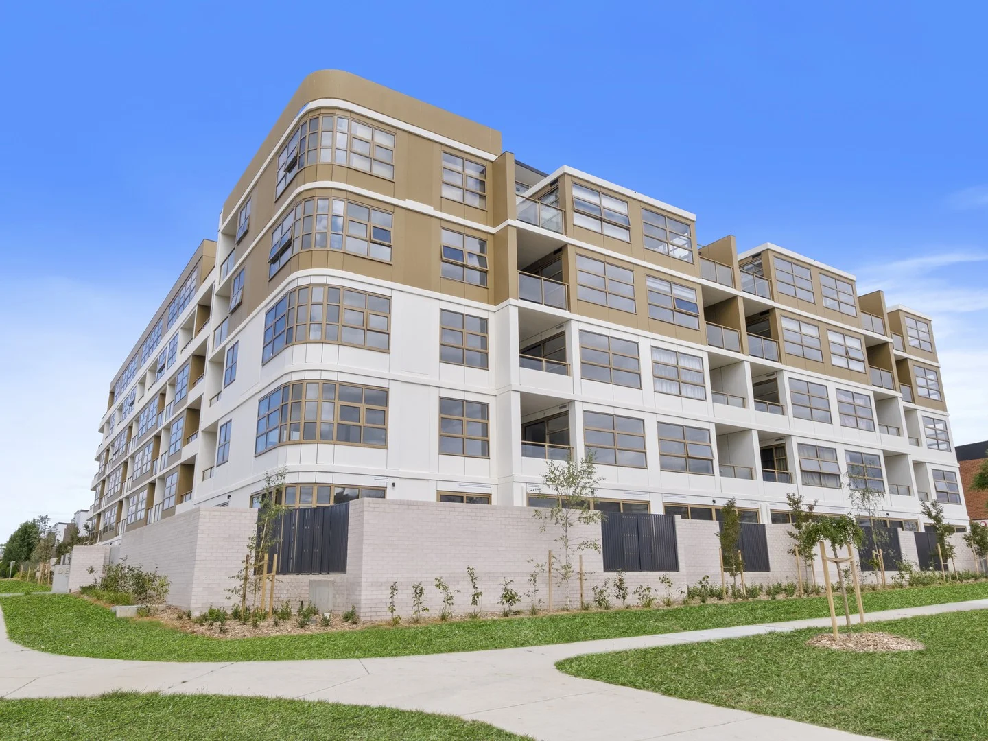 205/43 Arthur Blakeley Way (1/17)