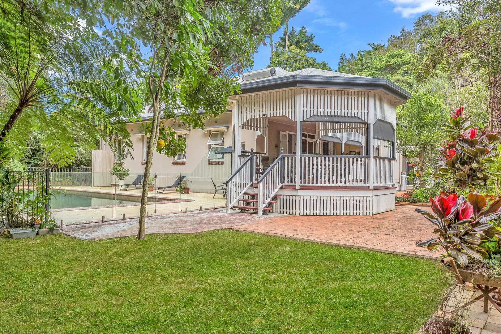 207-215 Bruce Highway (1/28)
