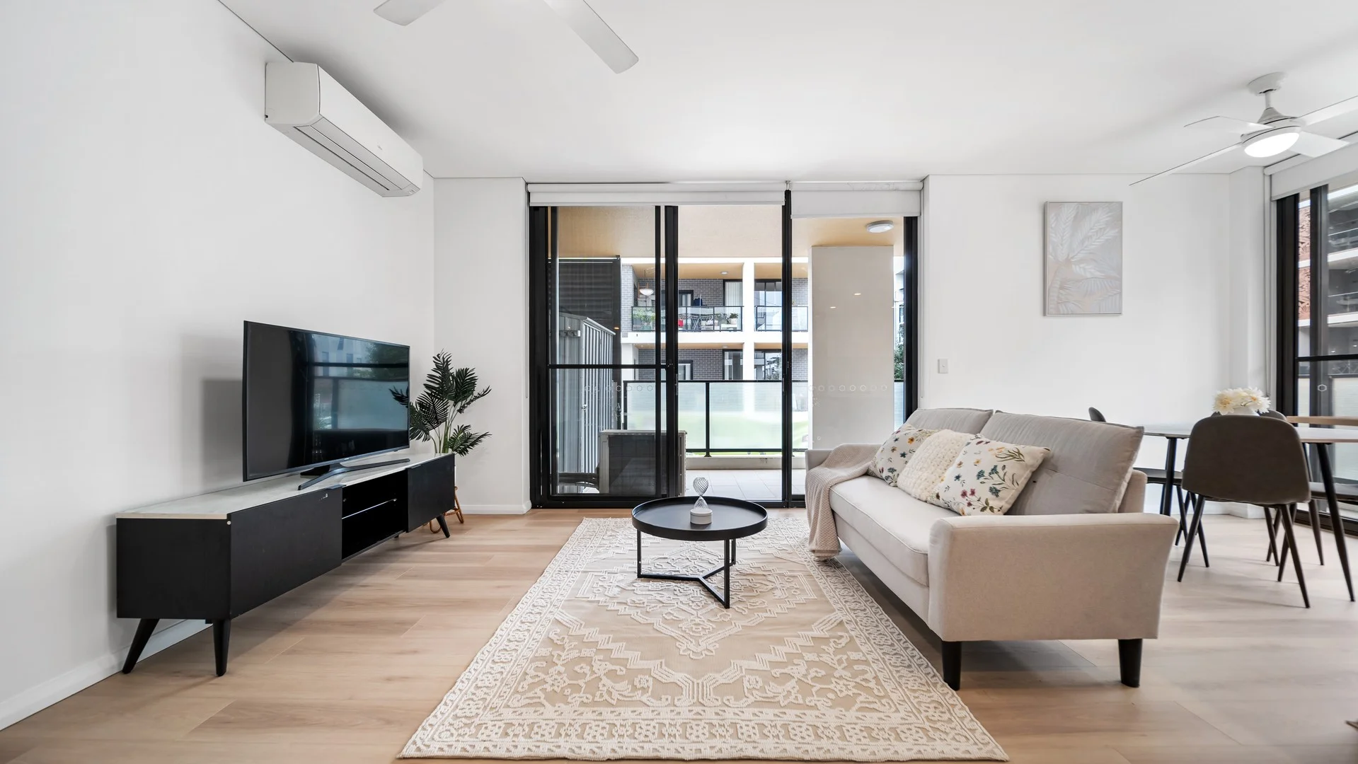 2071/2E Porter Street (1/9)