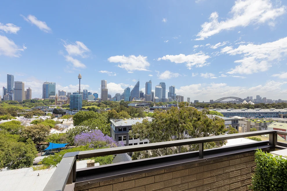 21/105 Victoria Street (1/8)