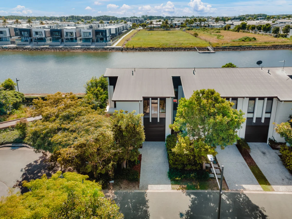 21/126 Marina Quays Boulevard (1/25)