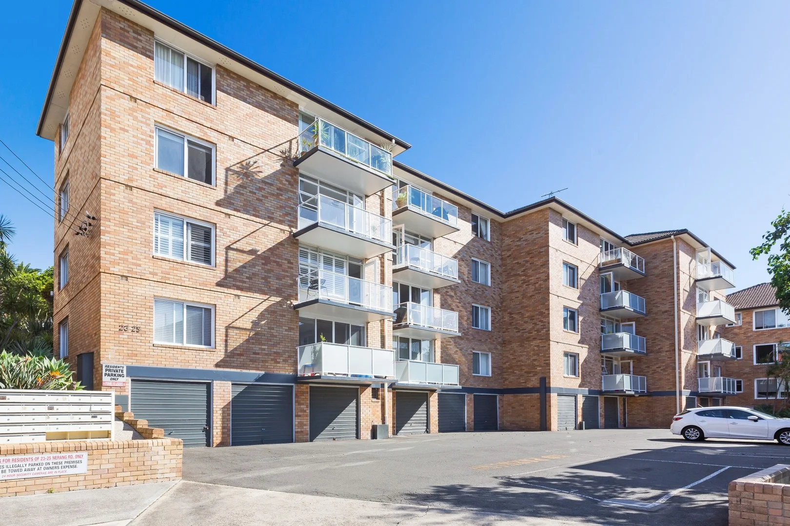 21/23-25 Nerang Road (1/11)