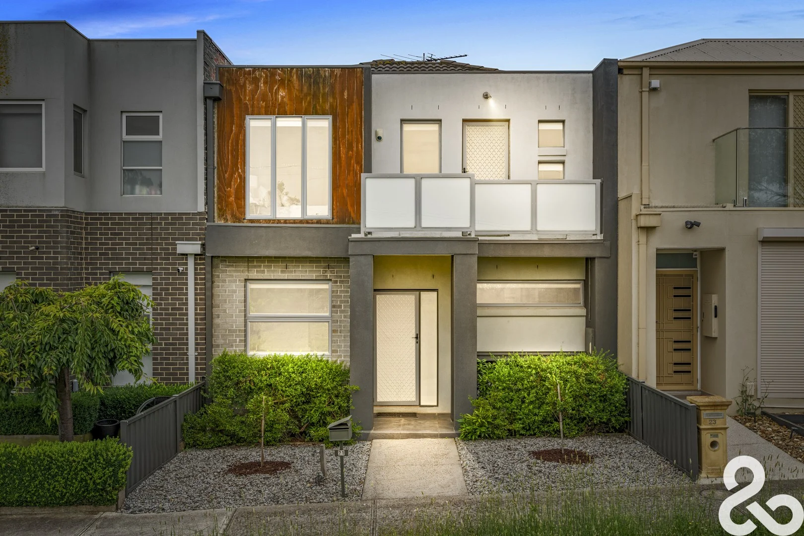 21 Knoll Walk (1/24)