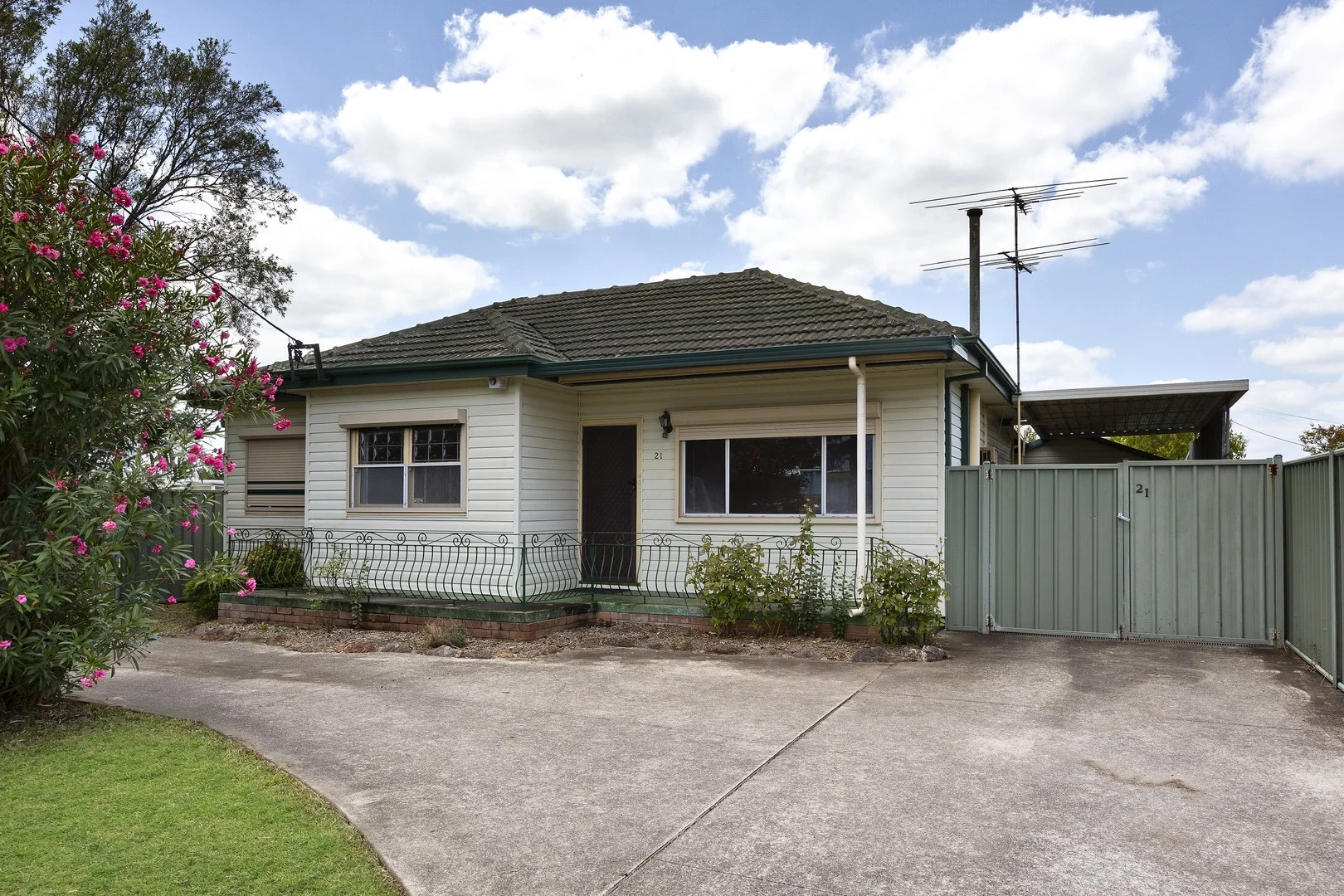 21 Lyton Street (1/10)