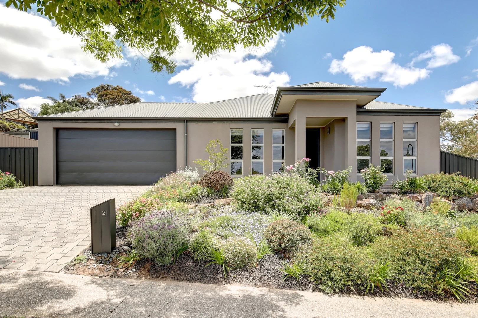 21 Melaleuca Way (1/22)