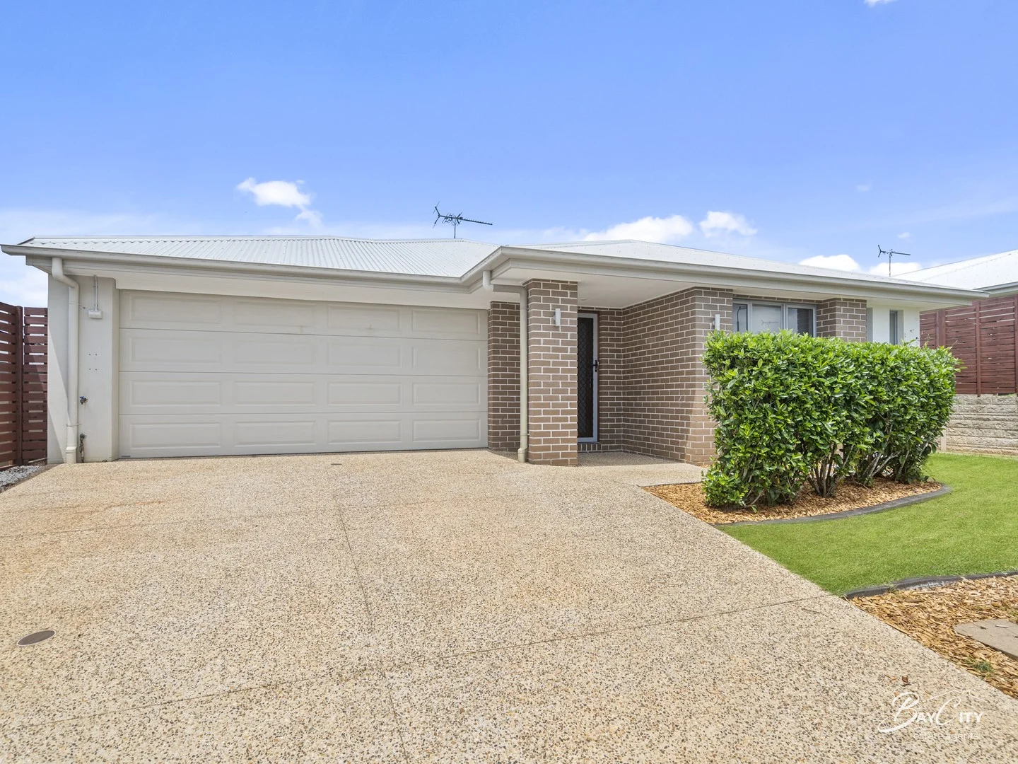 21 Rowe Crescent (1/13)
