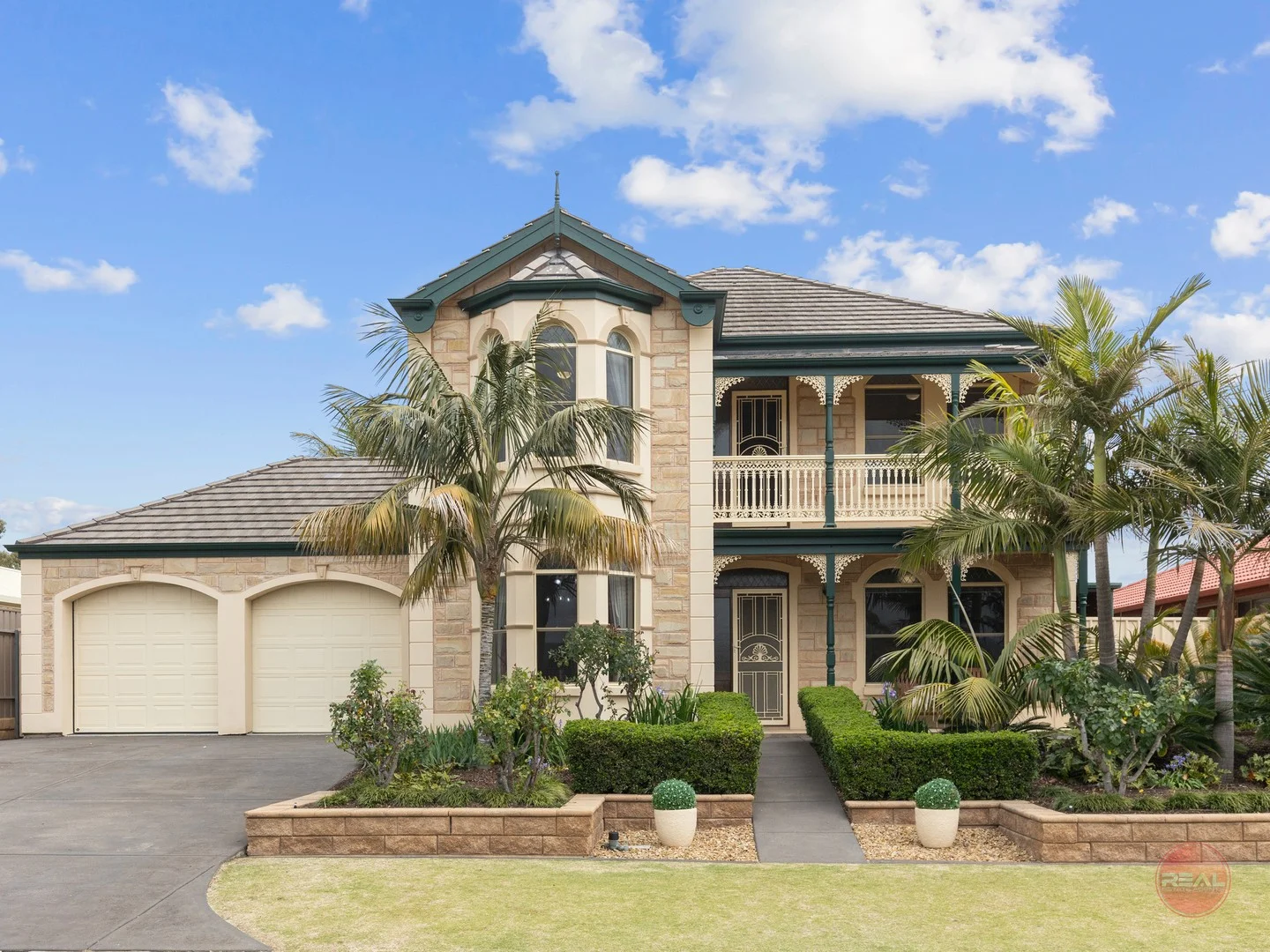 21 Simone Crescent (1/31)