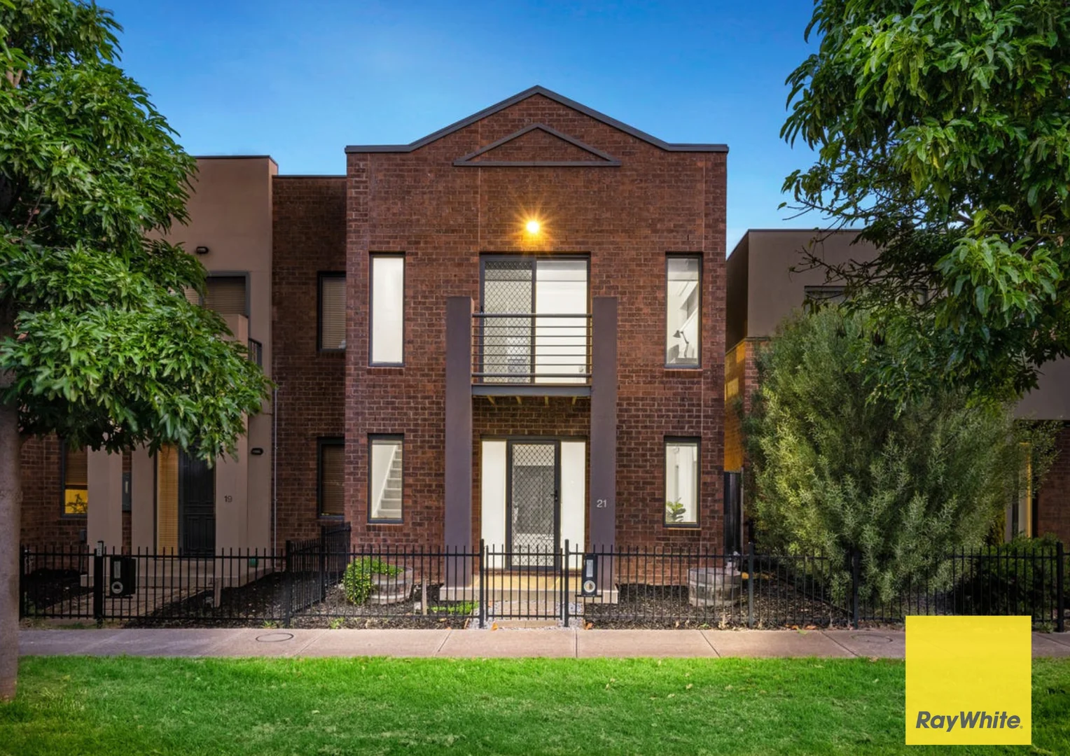 21 Tarwin Drive (1/15)