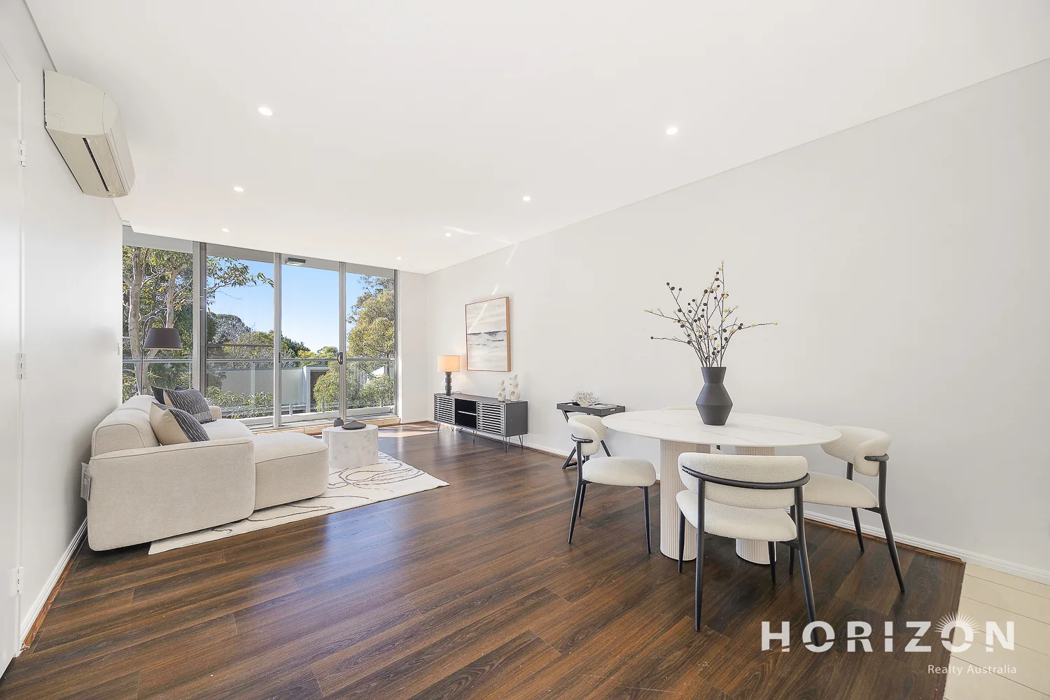 210/3 Ferntree Place (1/20)