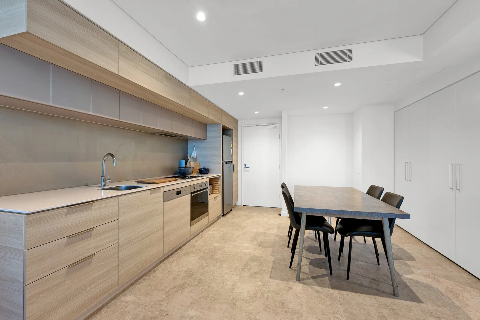2107/103 South Wharf Drive (1/1)