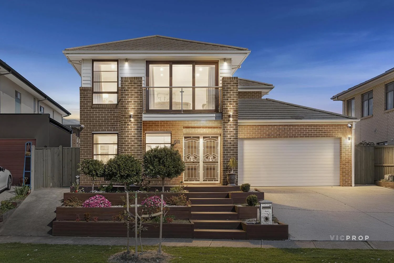 211 Featherbrook Drive (1/25)